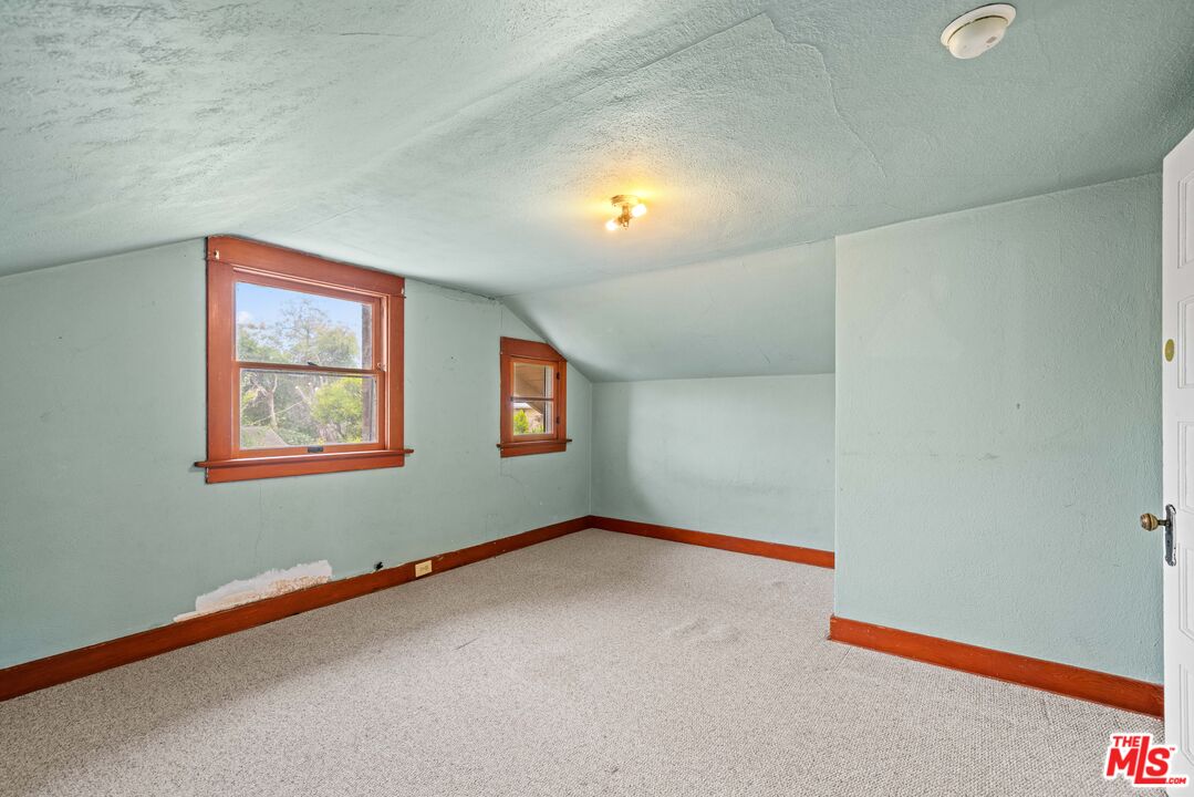 105 El Nido Ave