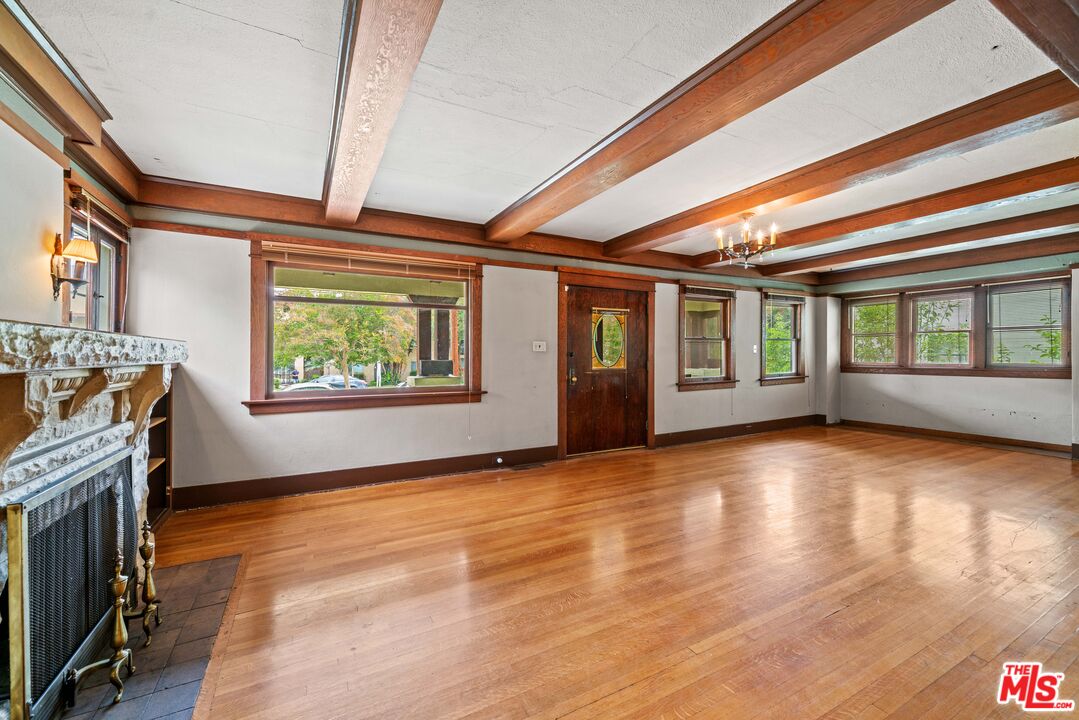 105 El Nido Ave