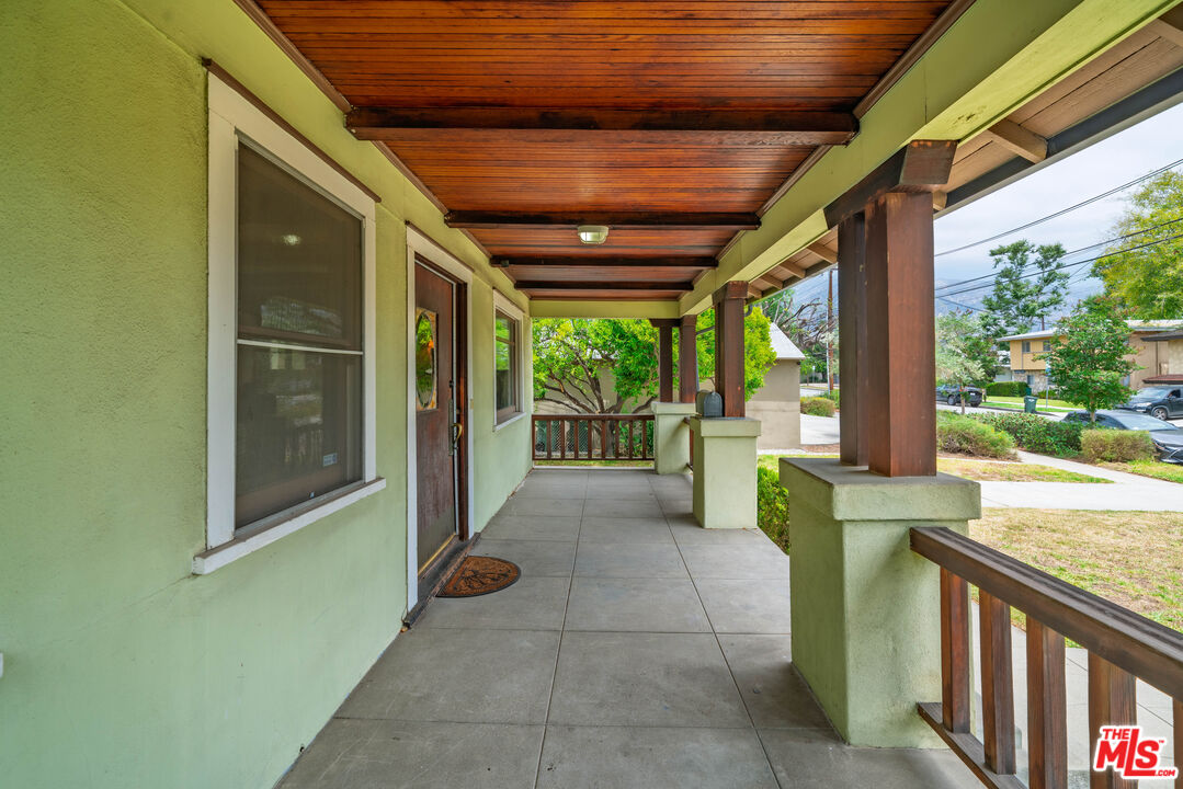 105 El Nido Ave