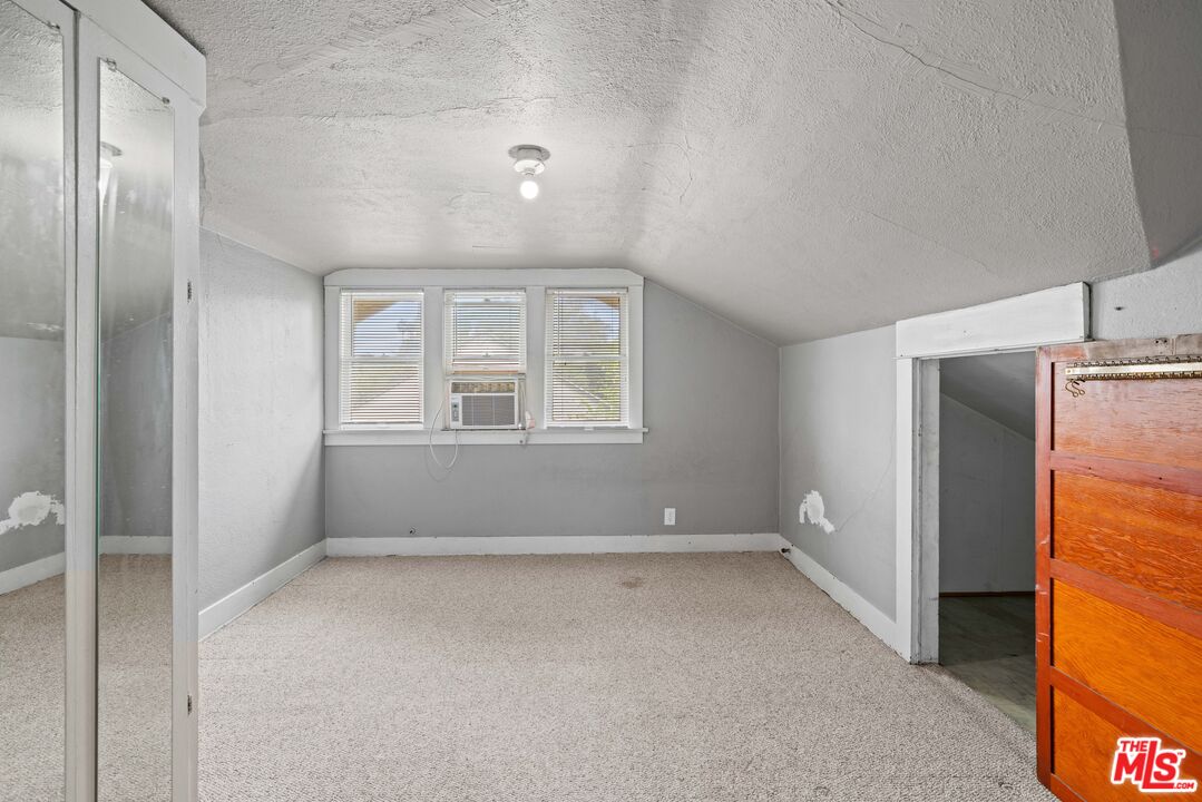 105 El Nido Ave