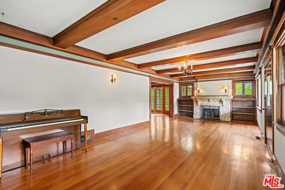 105 El Nido Ave