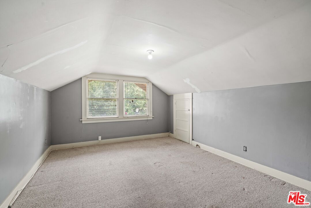 105 El Nido Ave