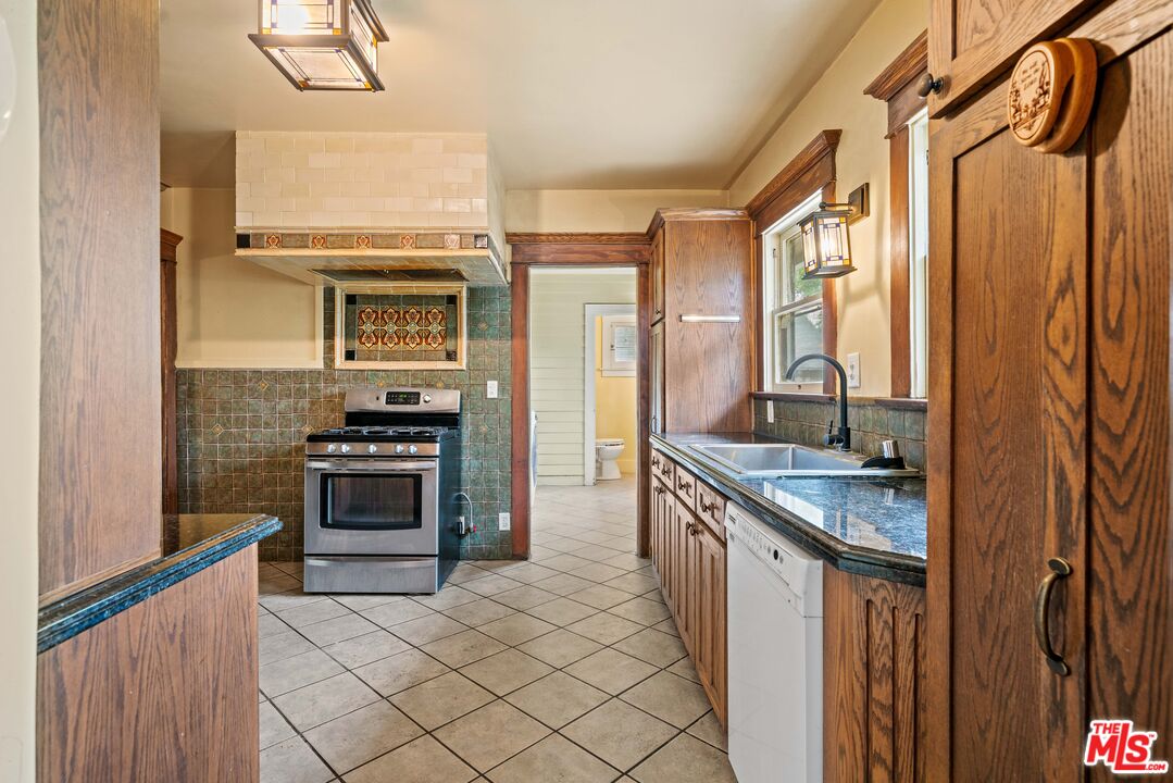 105 El Nido Ave