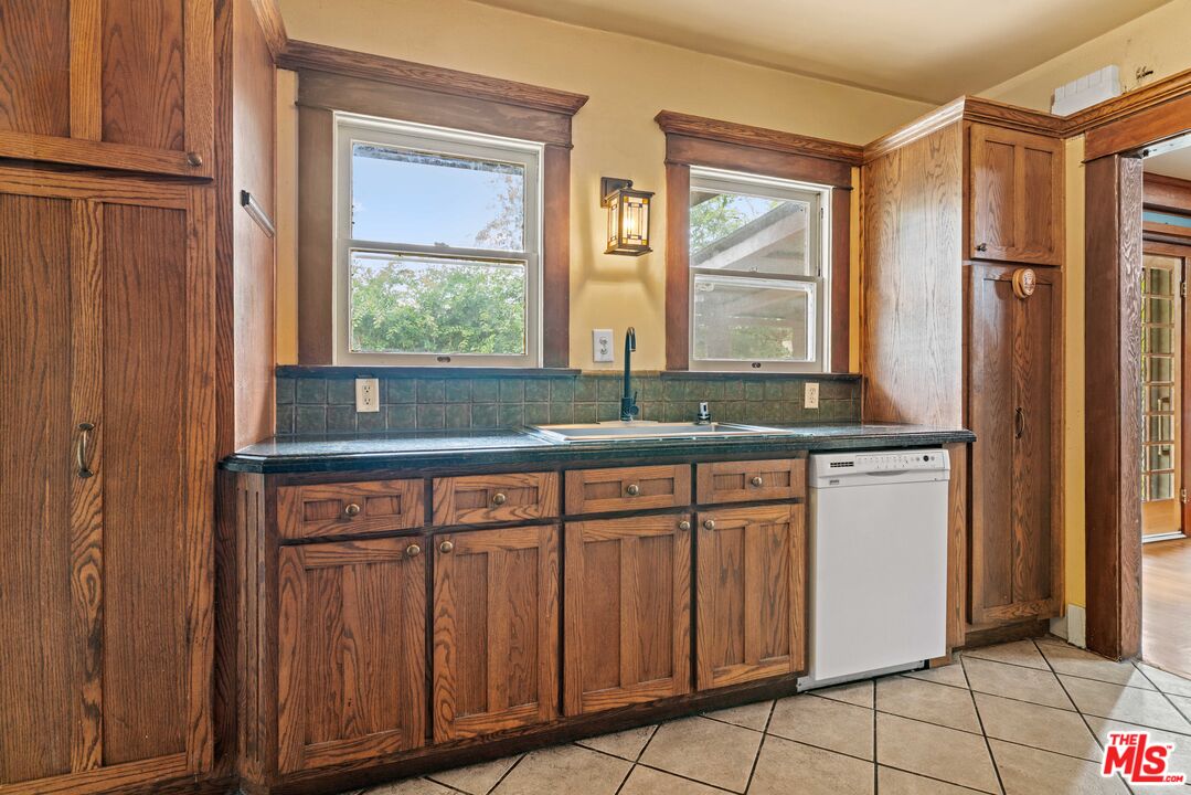 105 El Nido Ave