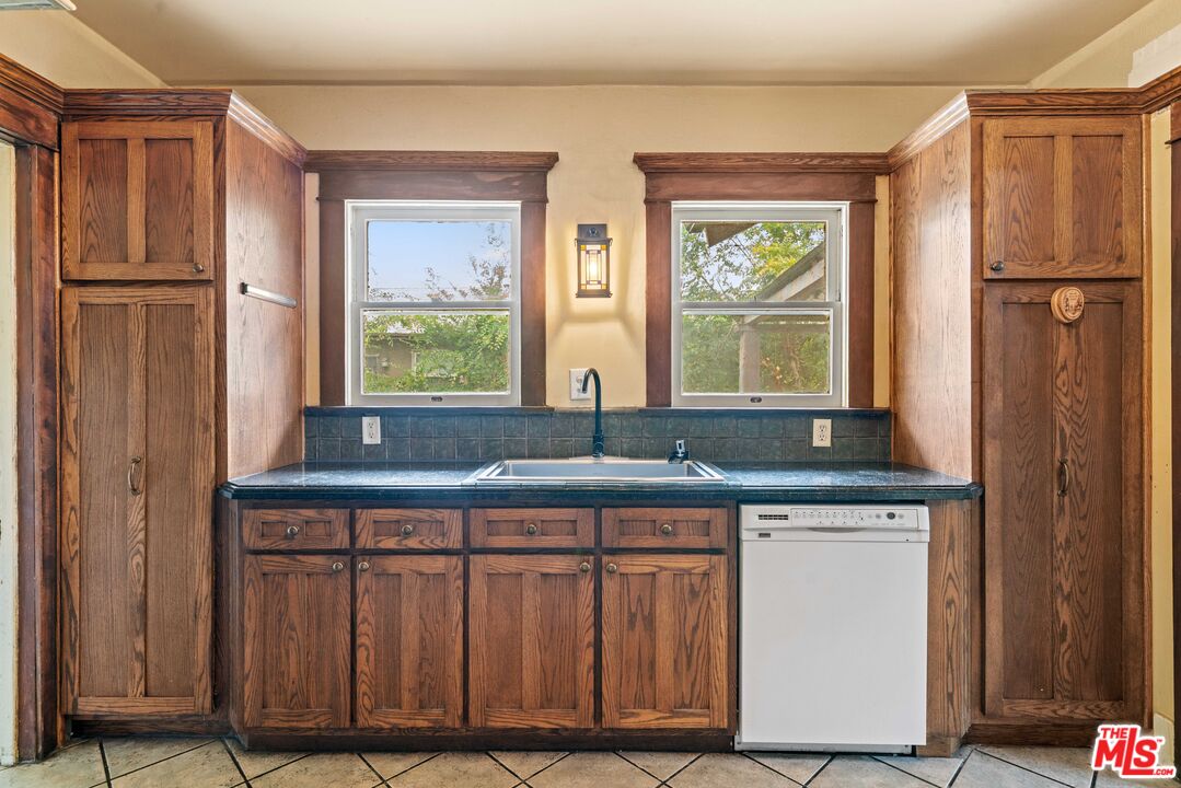 105 El Nido Ave