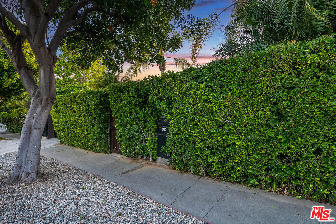 937 N Laurel Ave