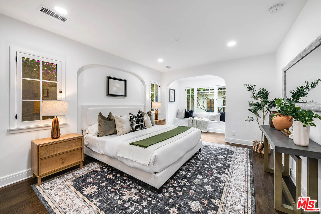 937 N Laurel Ave