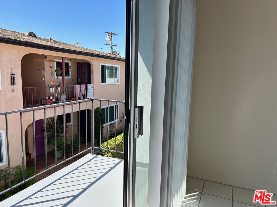 3741 Westwood Blvd Unit: 4