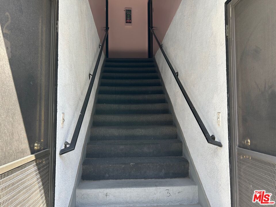 3741 Westwood Blvd Unit: 4