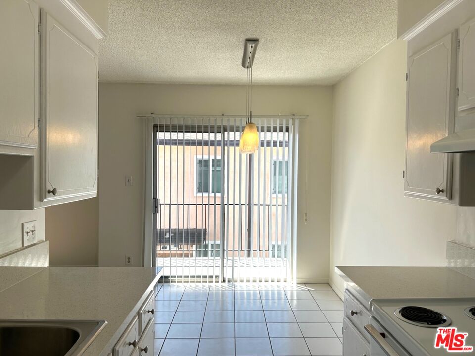 3741 Westwood Blvd Unit: 4