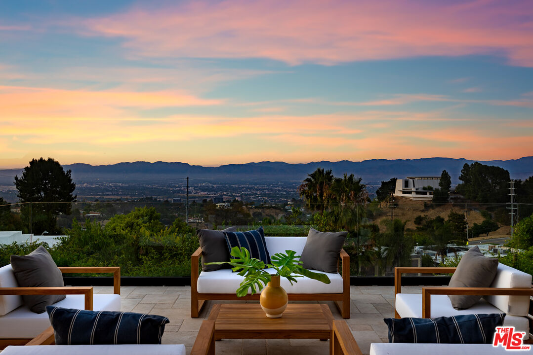 3116 Elvido Dr