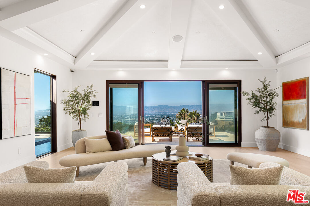 3116 Elvido Dr