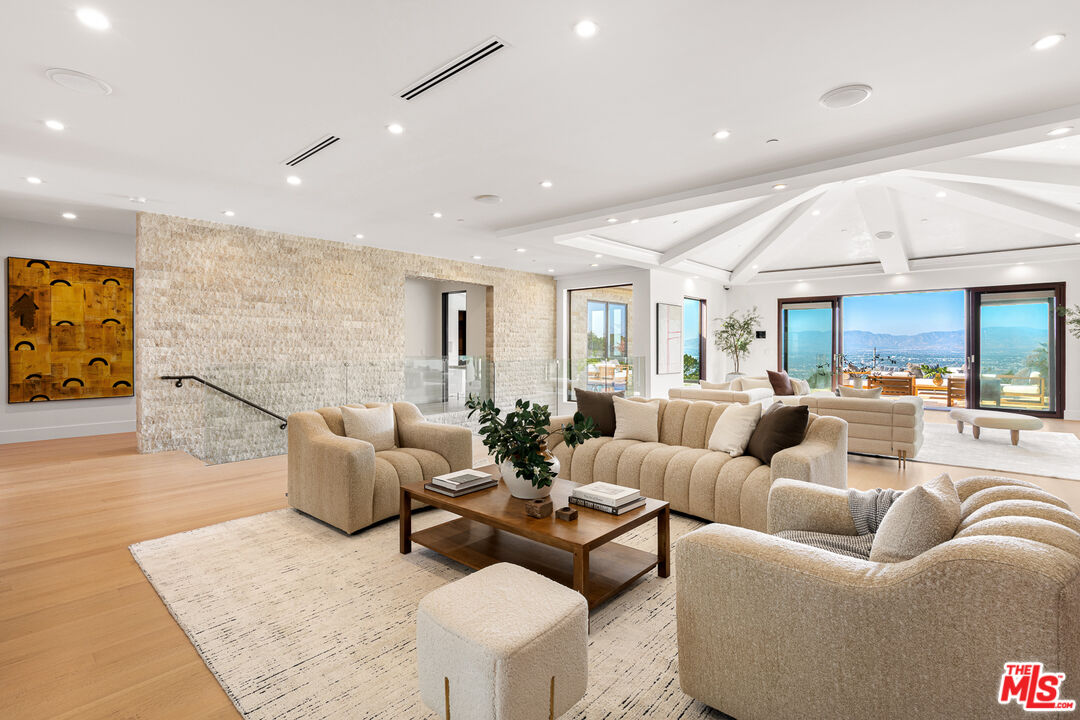 3116 Elvido Dr