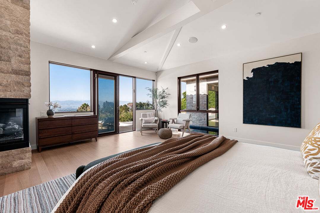 3116 Elvido Dr