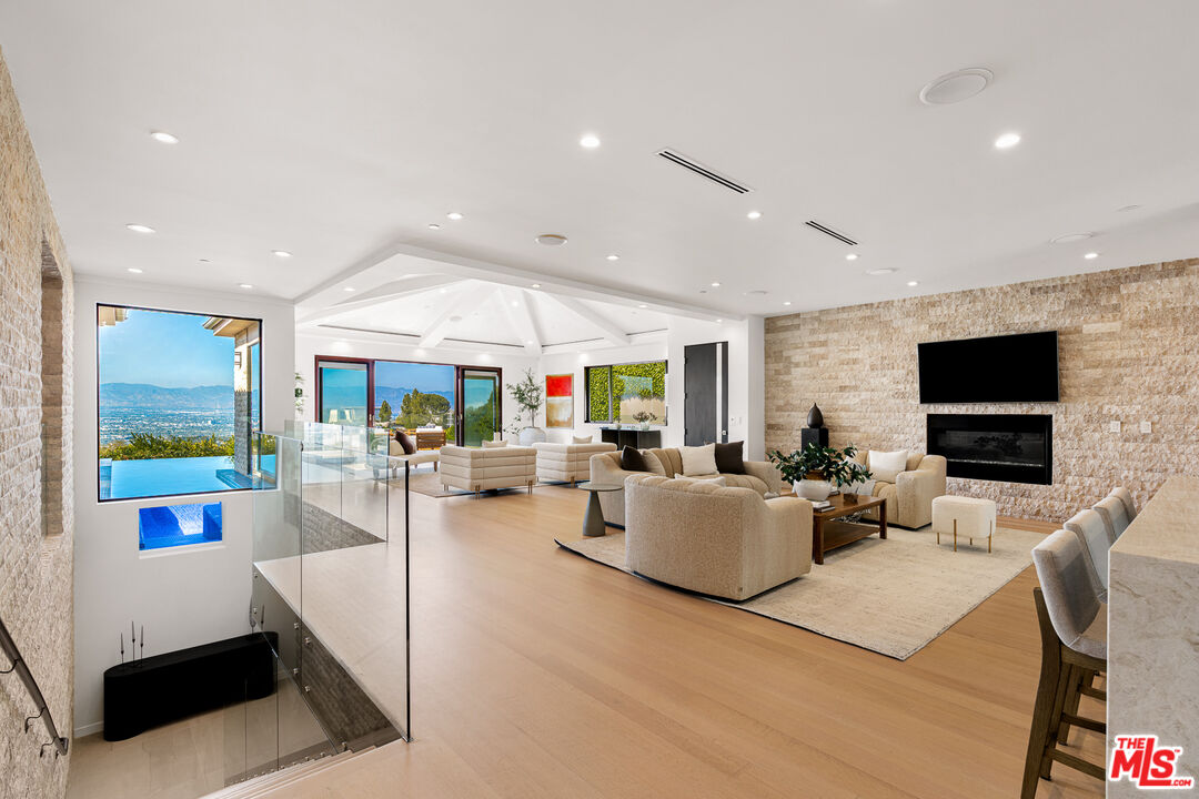 3116 Elvido Dr