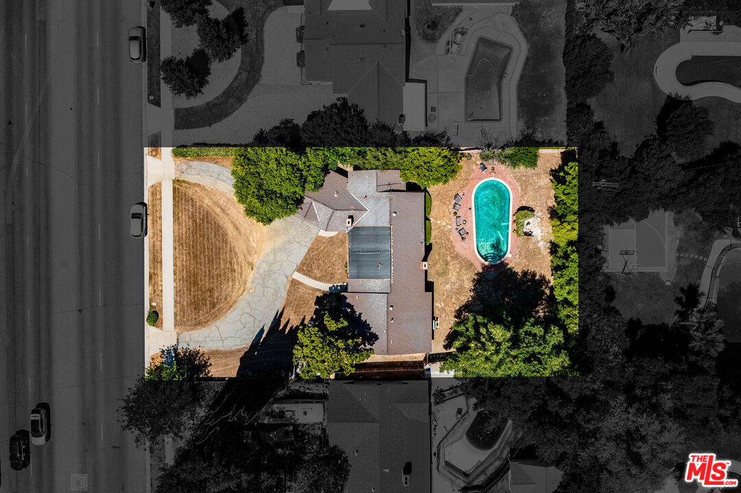 22501 Victory Blvd
