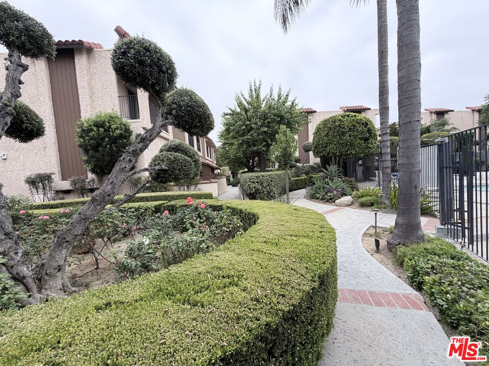 1711 Grismer Ave Unit: 63