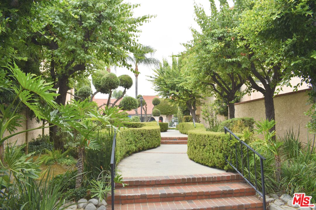 1711 Grismer Ave Unit: 63
