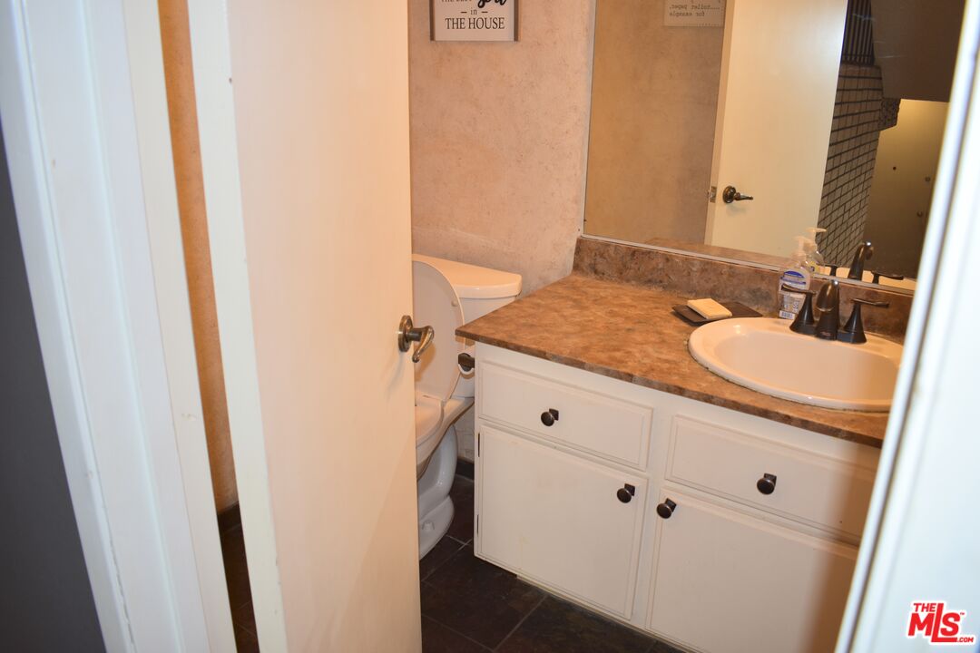 1711 Grismer Ave Unit: 63