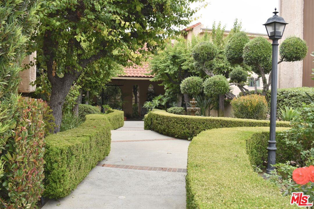 1711 Grismer Ave Unit: 63
