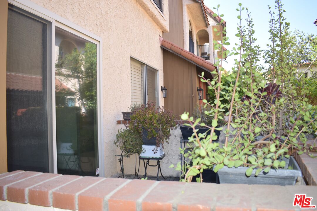 1711 Grismer Ave Unit: 63