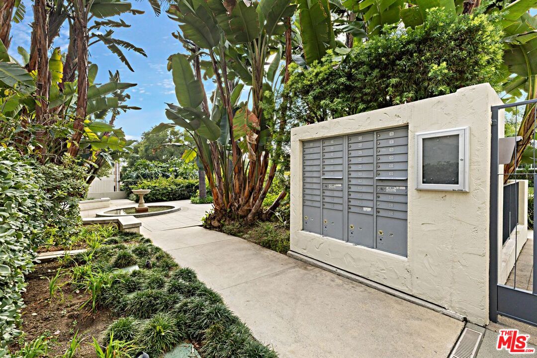 1250 N Harper Ave Unit: 416