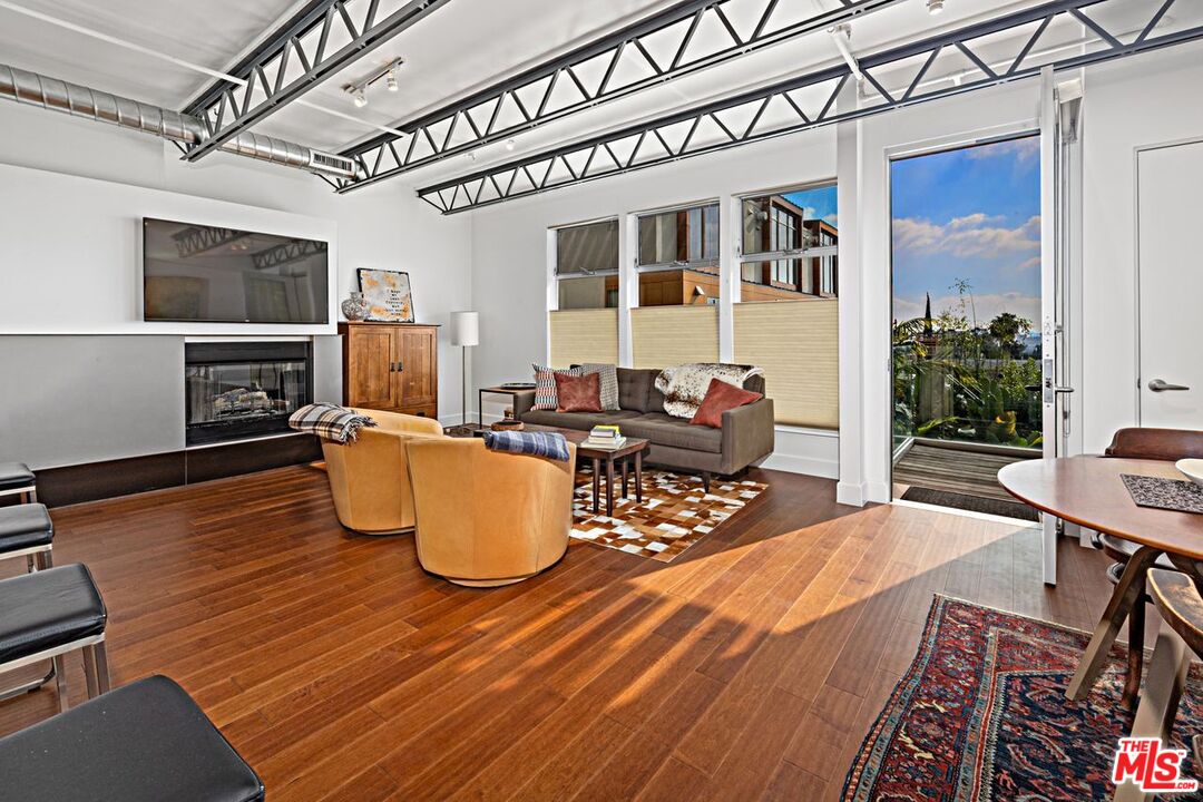 1250 N Harper Ave Unit: 416
