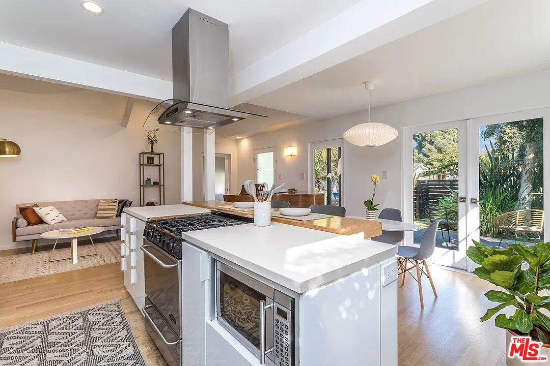 3539 Greenwood Ave