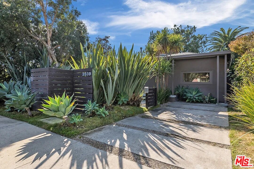 3539 Greenwood Ave