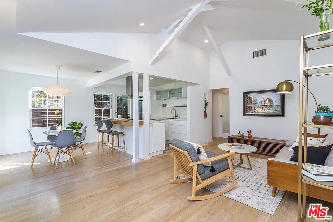 3539 Greenwood Ave
