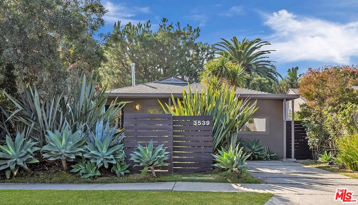 3539 Greenwood Ave