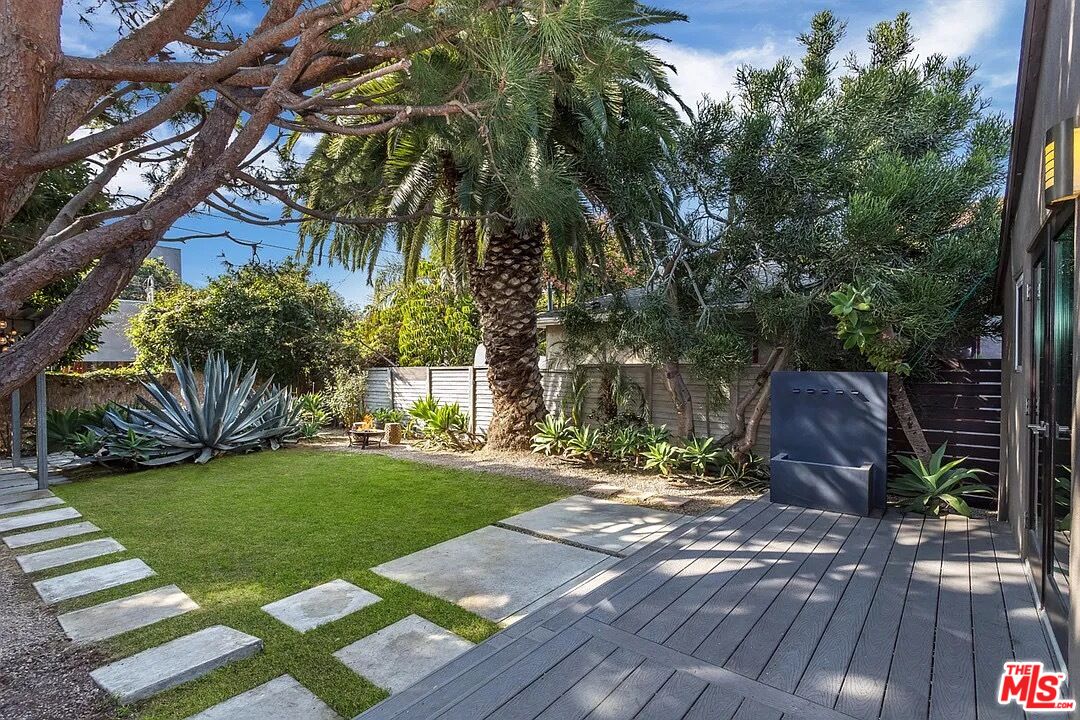 3539 Greenwood Ave