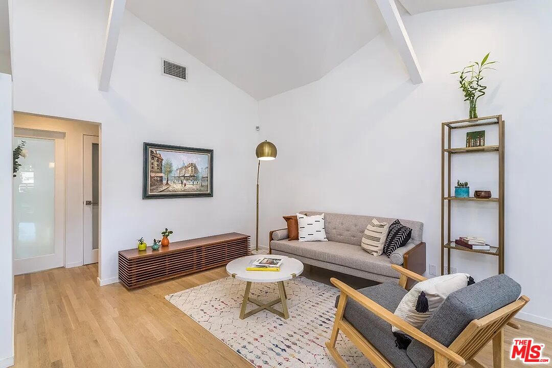 3539 Greenwood Ave