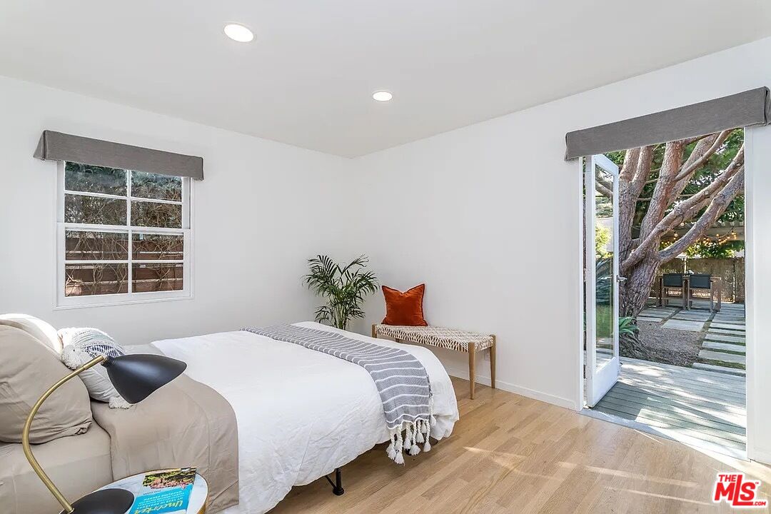 3539 Greenwood Ave