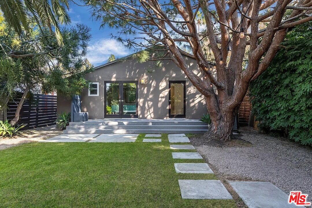 3539 Greenwood Ave