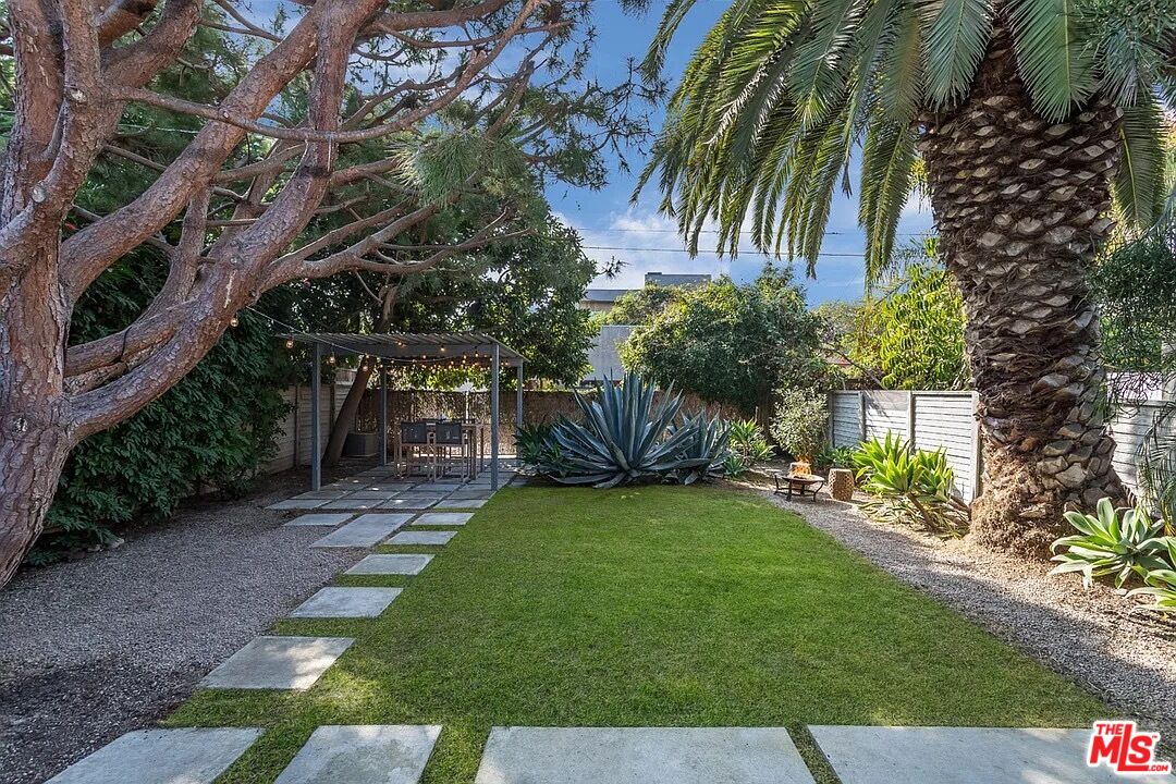 3539 Greenwood Ave