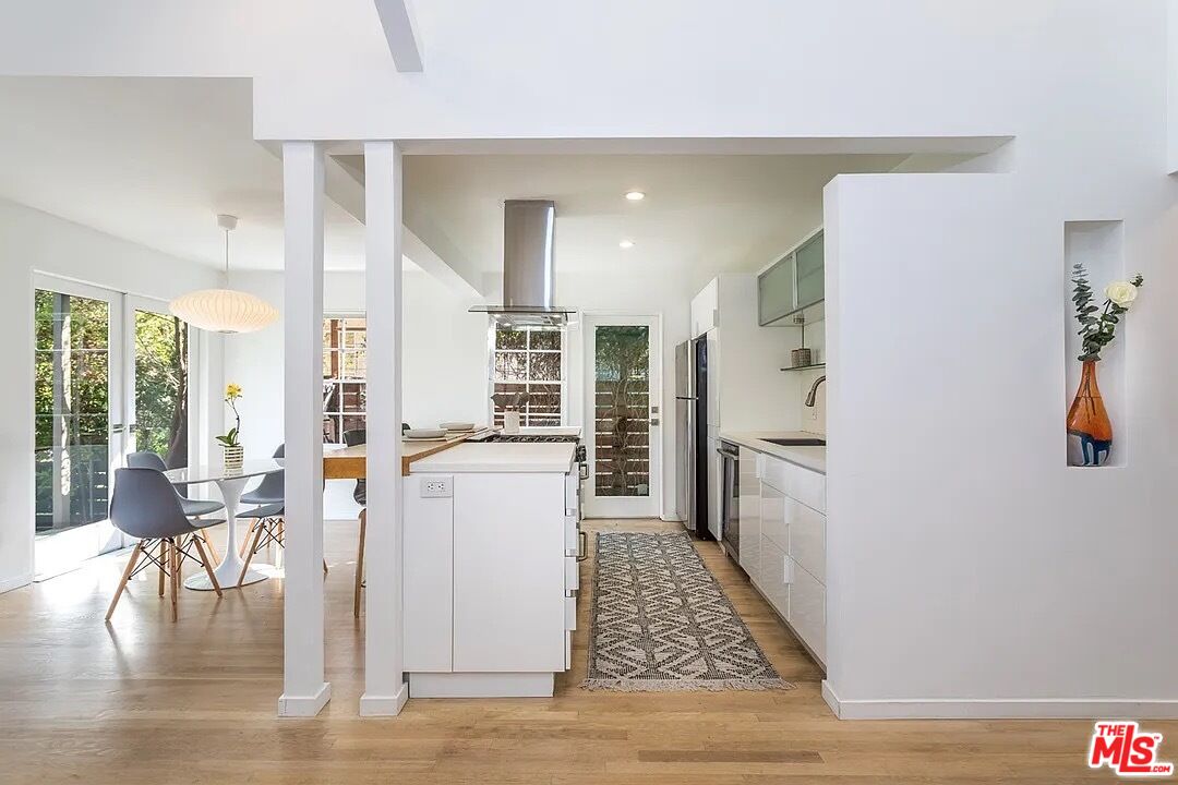 3539 Greenwood Ave