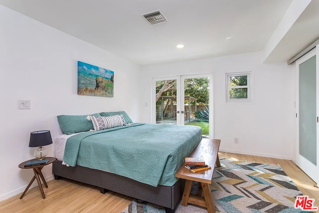 3539 Greenwood Ave