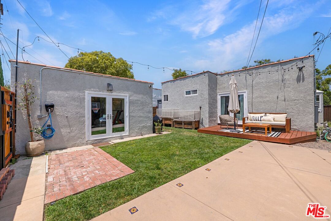 8718 Cadillac Ave