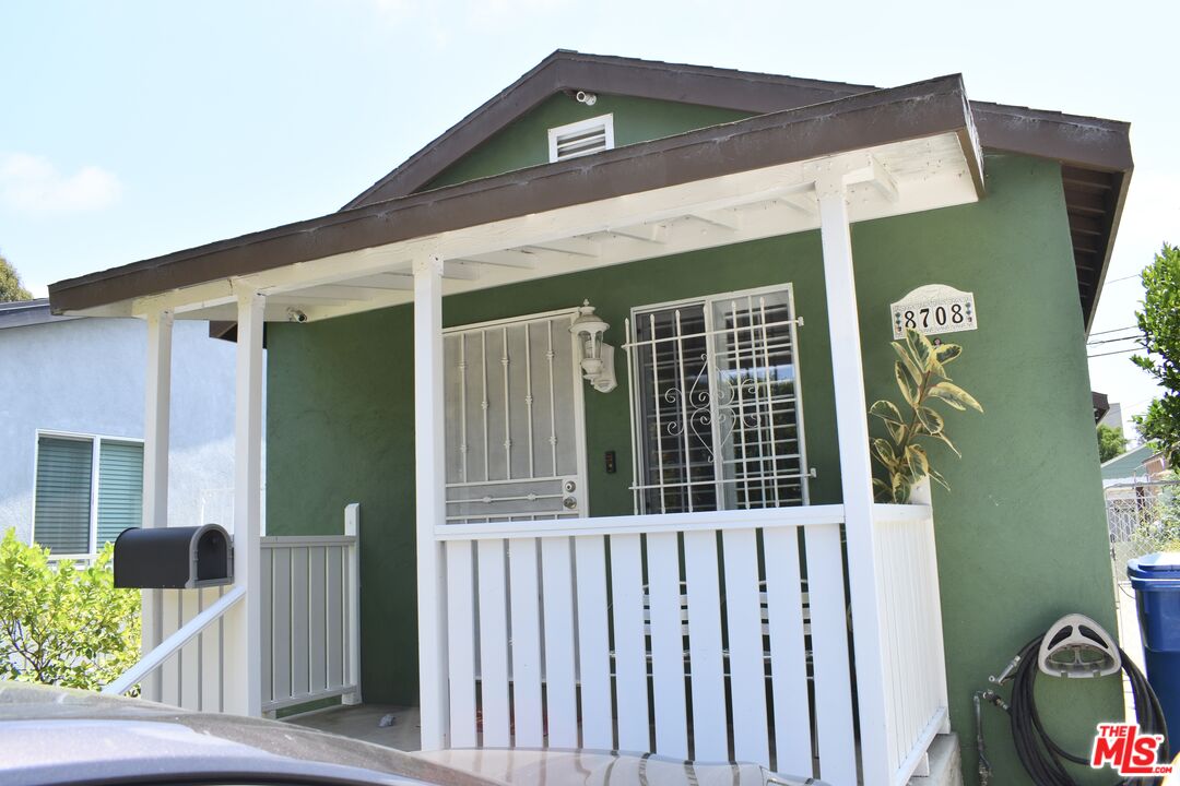 8708 Cadillac Ave