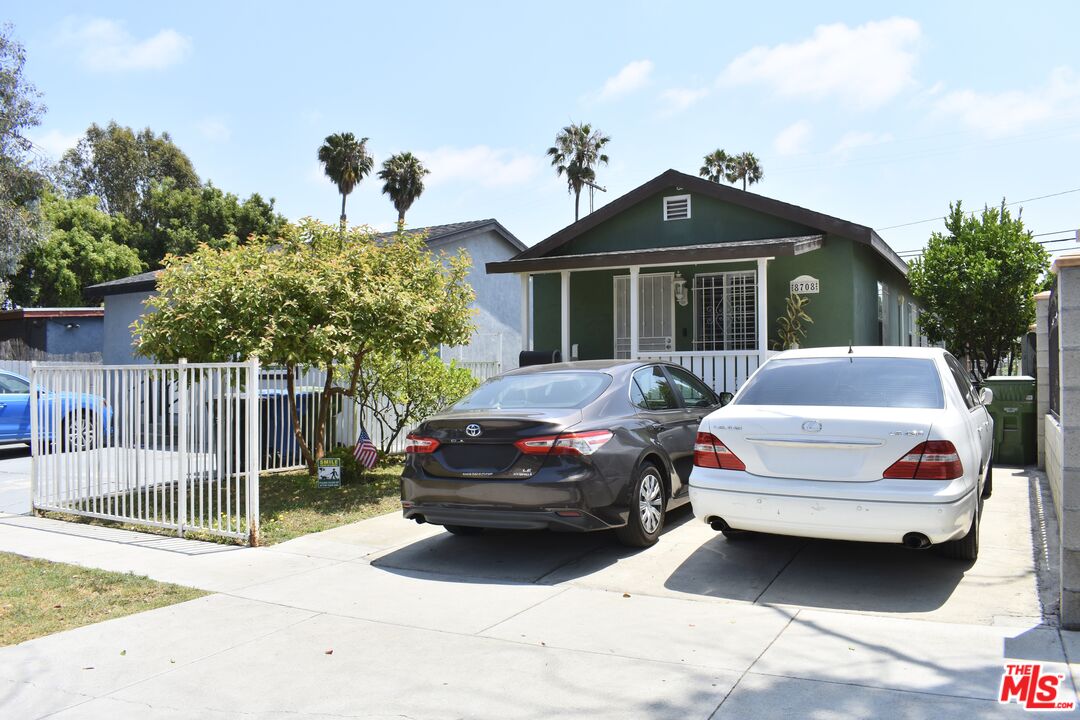 8708 Cadillac Ave