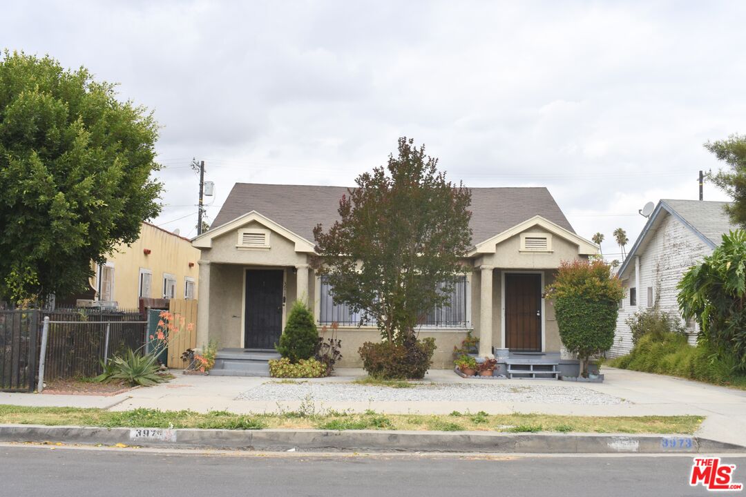 3973 S Van Ness Ave
