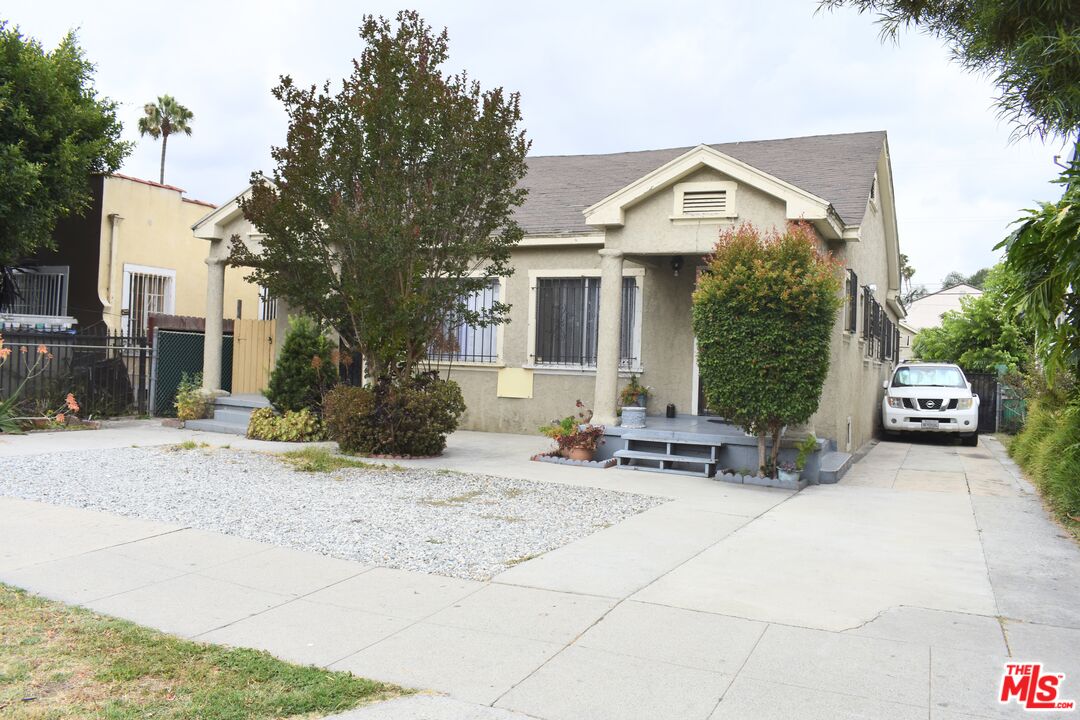 3973 S Van Ness Ave