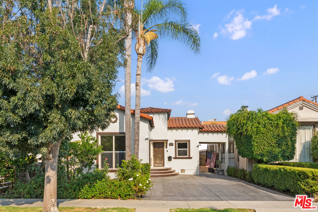 422 S Clark Dr