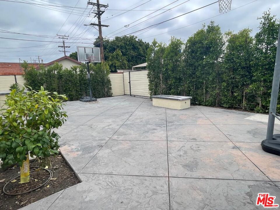 422 S Clark Dr
