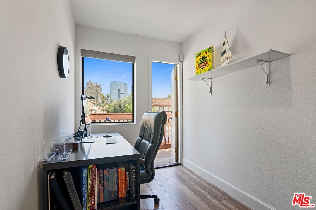 5720 Owensmouth Ave Unit: 142