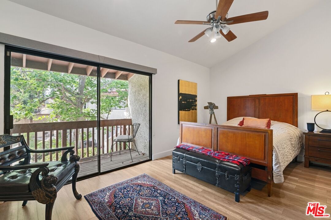 5720 Owensmouth Ave Unit: 142
