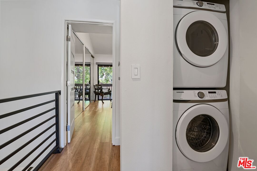 5720 Owensmouth Ave Unit: 142