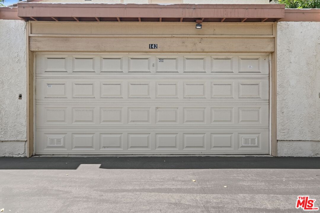 5720 Owensmouth Ave Unit: 142