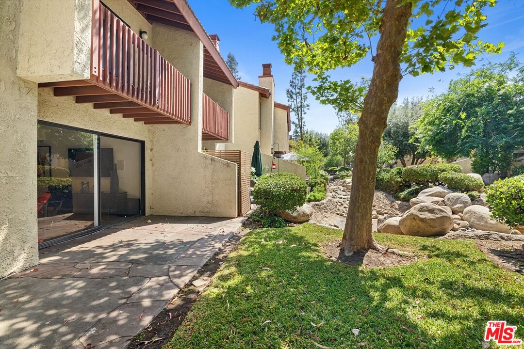 5720 Owensmouth Ave Unit: 142
